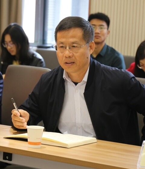 9b8d7d7aa7b84dabaa319125f35a9cea.jpg 党委书记张岁平代表班子表态发言.jpg